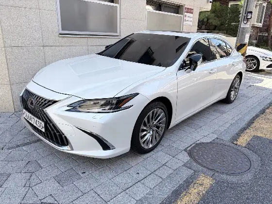 2023 Lexus ES Executive