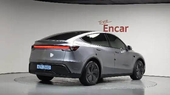 2025 Tesla Model Y Long Range AWD