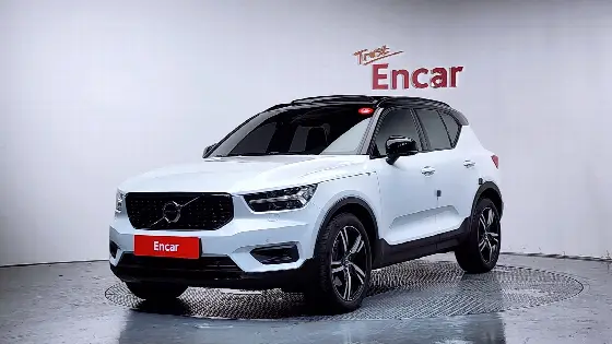 2020 Volvo XC40 B4 R-Design