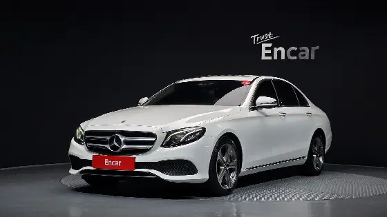 2017 Mercedes-Benz E-Class E300 4MATIC Avnatgarde