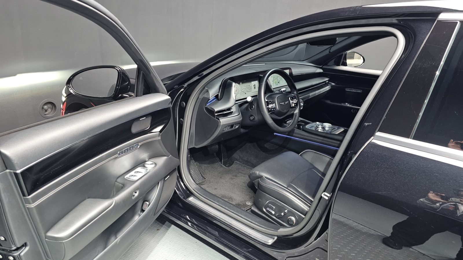 2022 Genesis G90