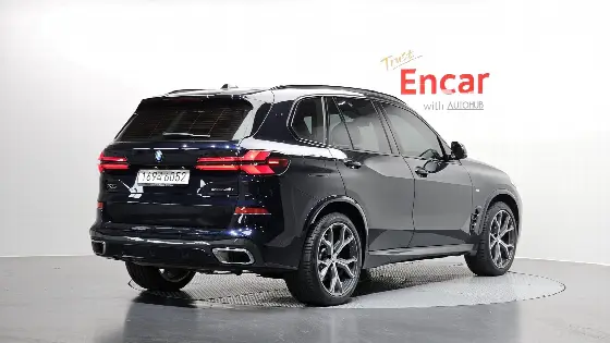 2025 BMW X5 xDrive 40i M Sport