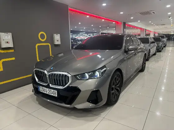 2025 BMW 5-Series 520i M Sport