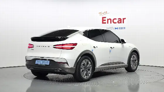 2023 Genesis GV60 Standard