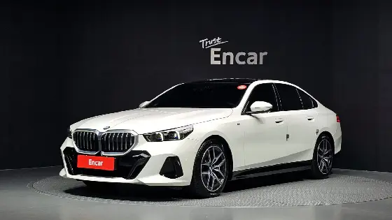 2024 BMW 5-Series 520i M Sport