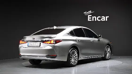 2026 Lexus ES Executive