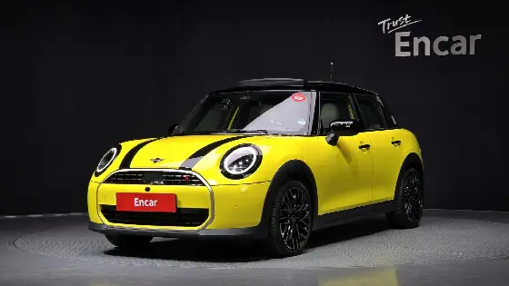 2024 Mini Cooper 5 Door Favoured