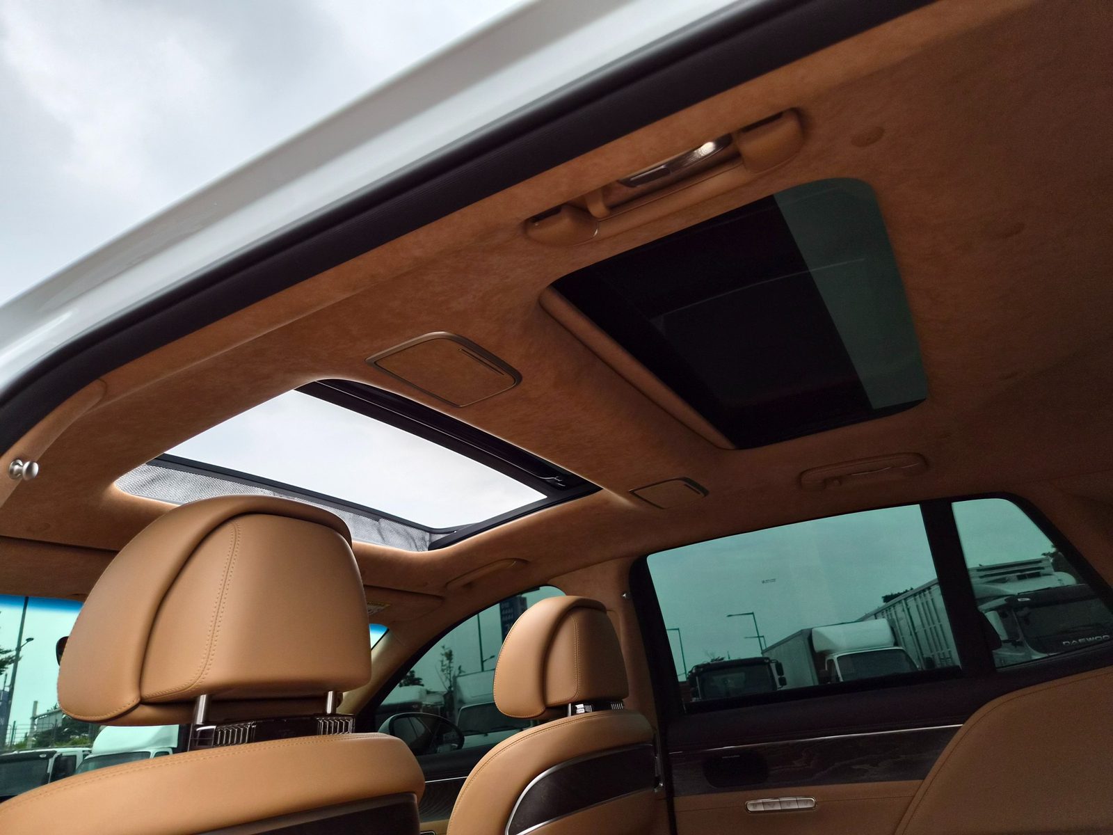 2023 Genesis G90