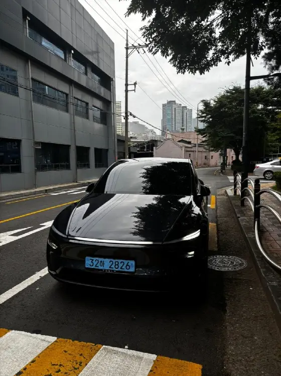 2025 Tesla Model Y Premium RWD