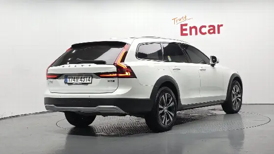2025 Volvo V90 B5 Plus AWD