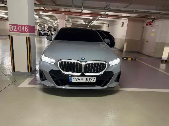 2025 BMW 5-Series 530e M Sport