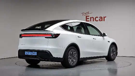 2026 Tesla Model Y L Long Range AWD