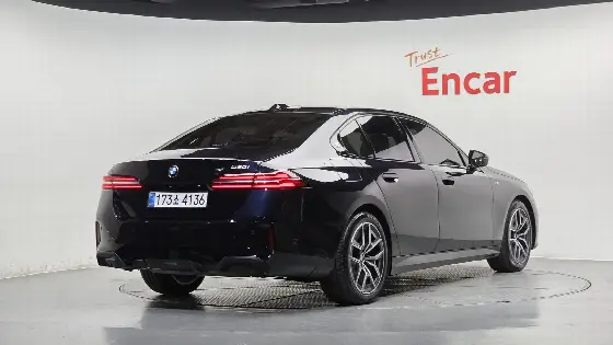 2025 BMW 5-Series 520i M Sport