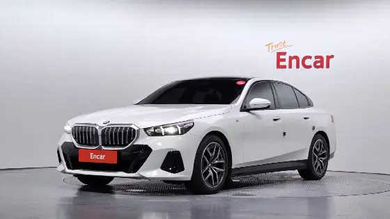2024 BMW 5-Series 520i M Sport