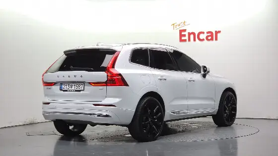 2023 Volvo XC60 T8 Ultimate Bright