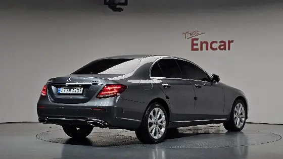 2020 Mercedes-Benz E-Class E300 4MATIC Exclusive