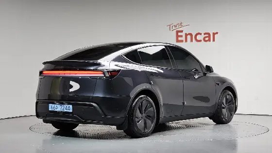 2025 Tesla Model Y RWD