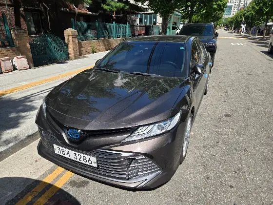2017 Toyota Camry 2.5 XLE Hybrid