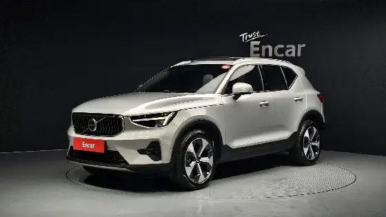 2023 Volvo XC40 B4 Ultimate Bright