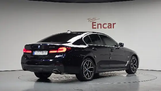 2022 BMW 5-Series 530e M Sport