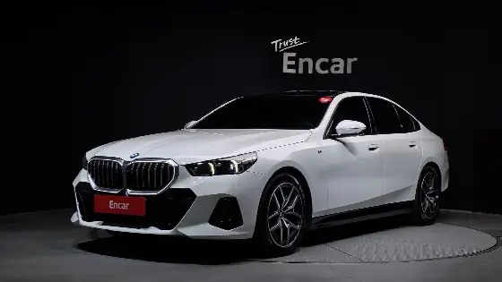 2024 BMW 5-Series 520i M Sport