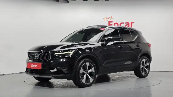2022 Volvo XC40 B4 Ultimate Bright