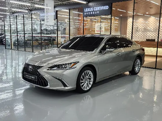 2023 Lexus ES Luxury Plus