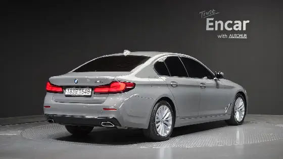 2022 BMW 5-Series 520i Luxury