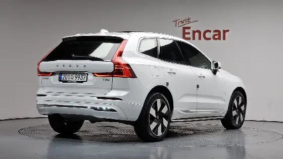 2024 Volvo XC60 T8 Ultra Bright