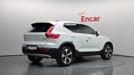 2022 Volvo XC40 B4 Ultimate Bright