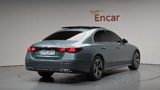 2025 Mercedes-Benz E-Class E200 Avantgarde