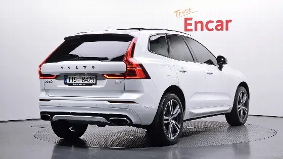 2021 Volvo XC60 T8 R-Design