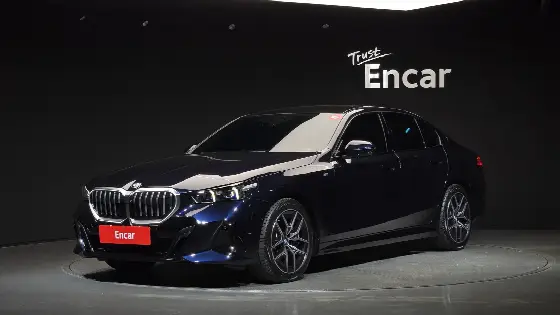 2025 BMW 5-Series 523d M Sport