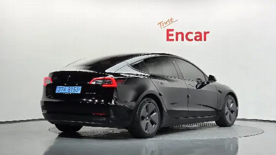 2022 Tesla Model 3 Long Range AWD