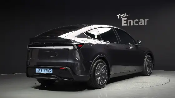 2026 Tesla Model Y L Long Range AWD