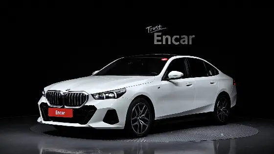 2025 BMW 5-Series 523d M Sport