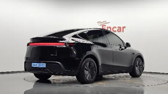 2025 Tesla Model Y Long Range AWD