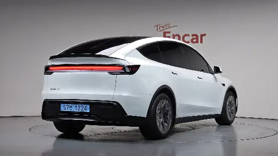 2026 Tesla Model Y L Long Range AWD