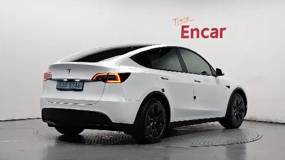 2023 Tesla Model Y RWD