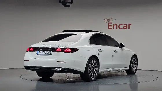 2024 Mercedes-Benz E-Class E300 4MATIC Exclusive