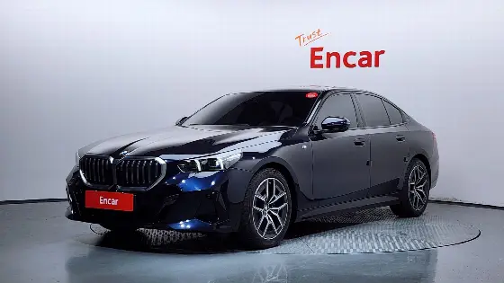 2025 BMW 5-Series 520i M Sport