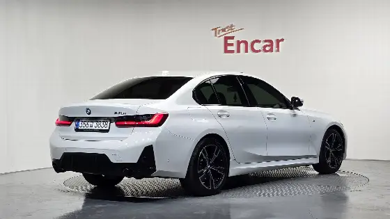 2023 BMW 3-Series 320i M Sport