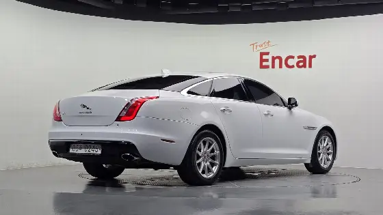 2016 Jaguar XJ 2.0 Luxury SWB