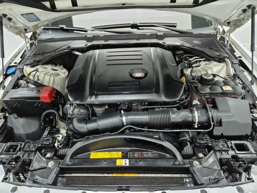 2016 Jaguar XE