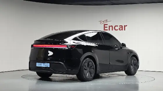 2025 Tesla Model Y RWD