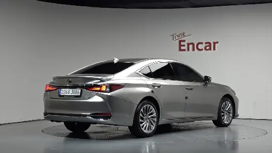 2024 Lexus ES Executive