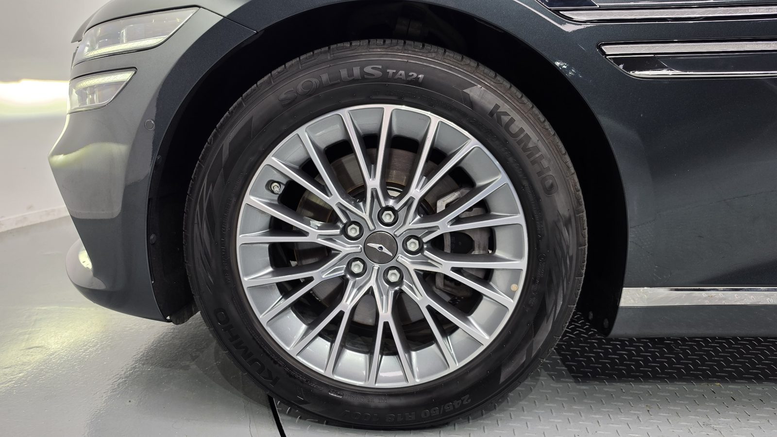 2023 Genesis G80