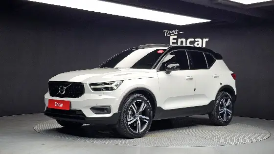 2020 Volvo XC40 B4 R-Design