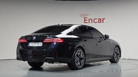 2025 BMW 5-Series 530e M Sport