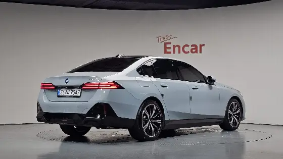 2026 BMW 5-Series 530e M Sport